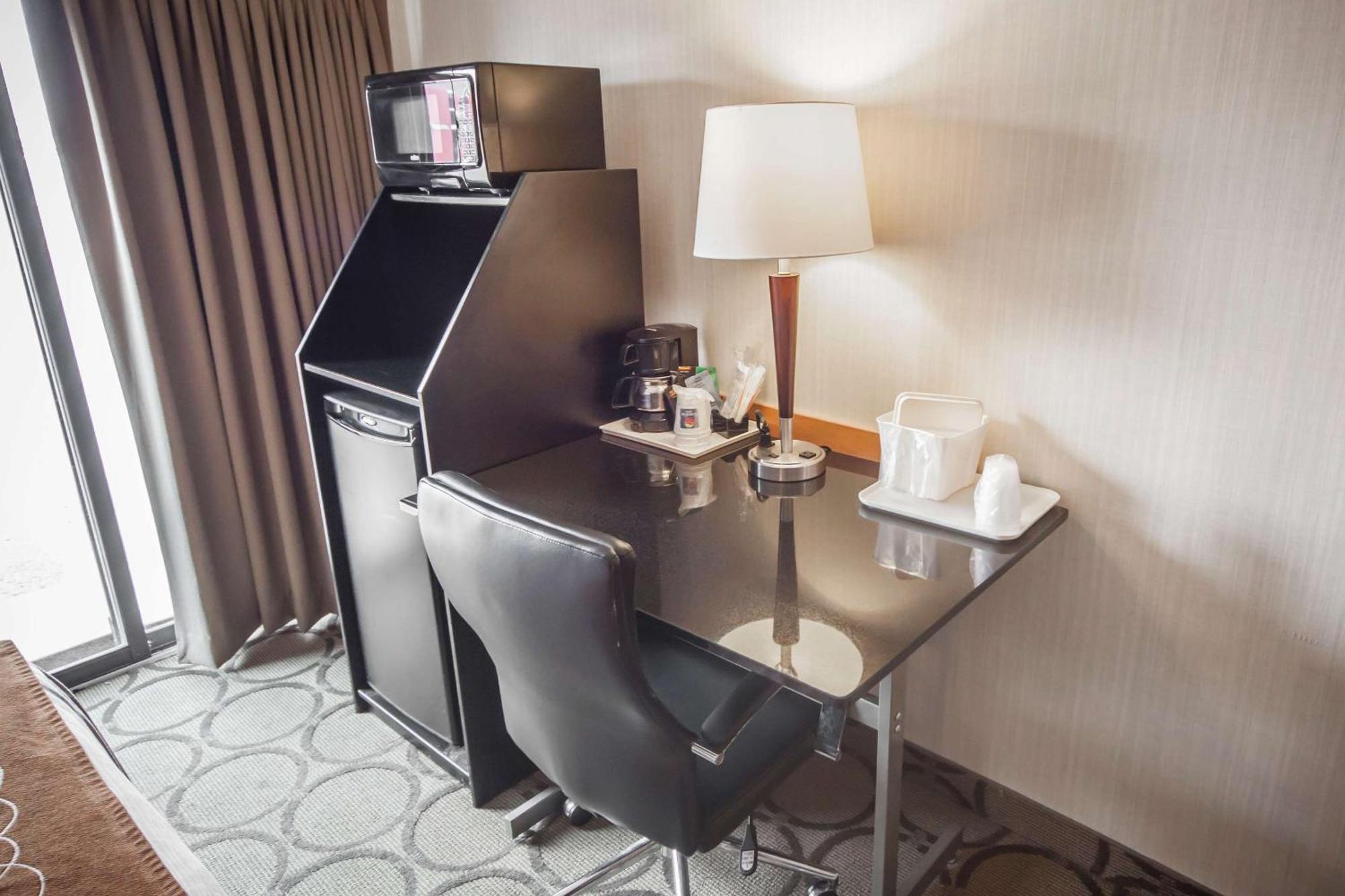 Comfort Inn West Эдмонтон Экстерьер фото