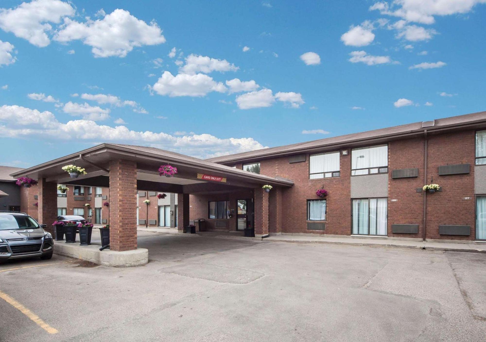 Comfort Inn West Эдмонтон Экстерьер фото